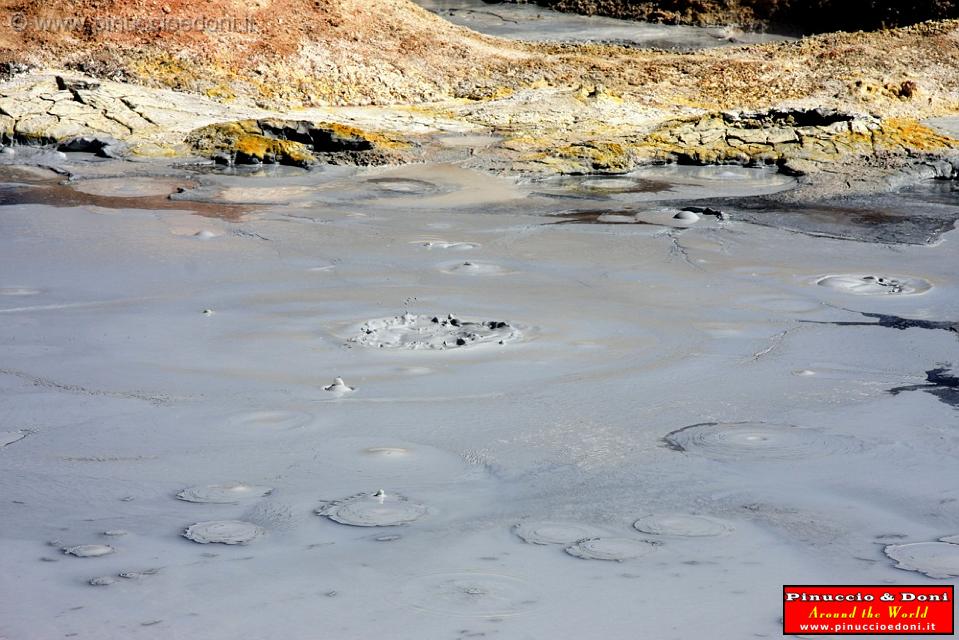 BOLIVIA 2 - Geyser Sol de Manana - 08.jpg